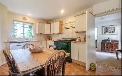 Dippenhall Street, Crondall, Farnham, Surrey, GU10 5PE