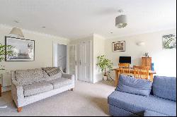 Kingham Place, Farnham, Surrey, GU9 7AR