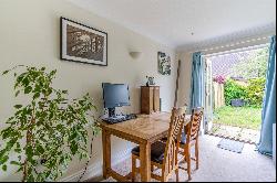 Kingham Place, Farnham, Surrey, GU9 7AR