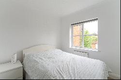 Kingham Place, Farnham, Surrey, GU9 7AR