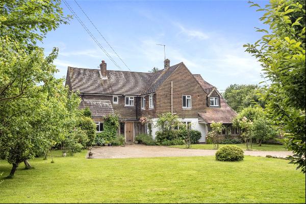 Stonecross Lane, Lindfield, Haywards Heath, West Sussex, RH16 2QU