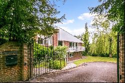 Hills Lane, Cookham Dean, Berkshire, SL6 9NT