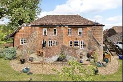 Borough Oaks Farm, Hale Street, East Peckham, Tonbridge, Kent, TN12 5HZ