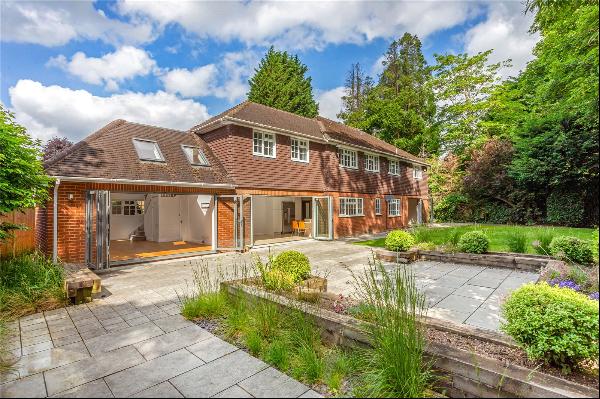 Chanctonbury Drive, Sunningdale, Ascot, Berkshire, SL5 9PT