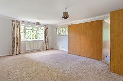 Chanctonbury Drive, Sunningdale, Ascot, Berkshire, SL5 9PT