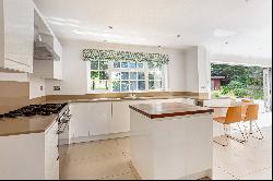 Chanctonbury Drive, Sunningdale, Ascot, Berkshire, SL5 9PT