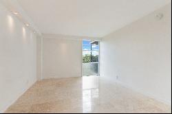 3301 N Country Club Dr, #410, Aventura, FL