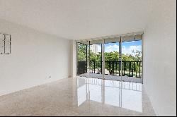 3301 N Country Club Dr, #410, Aventura, FL