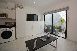 CHARMING ONE BEDROOM APARTMENT WITH PATIO AND JACUZZI, EXCELLENT LOCATION