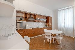 Renovated and furnished apartment on Viale Premuda