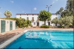 Manor house of 1300m2 with 100.000 m2 of vineyards at 20 minutes from Sitges.