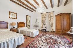 Manor house of 1300m2 with 100.000 m2 of vineyards at 20 minutes from Sitges.