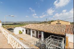 Manor house of 1300m2 with 100.000 m2 of vineyards at 20 minutes from Sitges.