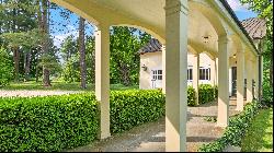 Beautifully Restored Modern Farmhouse on 6 Acres, Near Stockbridge and Lenox