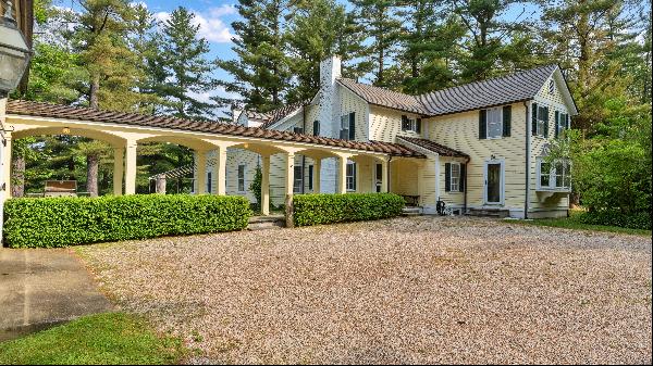 Beautifully Restored Modern Farmhouse on 6 Acres, Near Stockbridge and Lenox