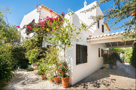 Semi-detached house, 4 bedrooms, for Sale