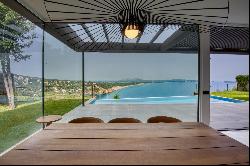 House with swimming pool and sea views in private urbanization in Sa Riera