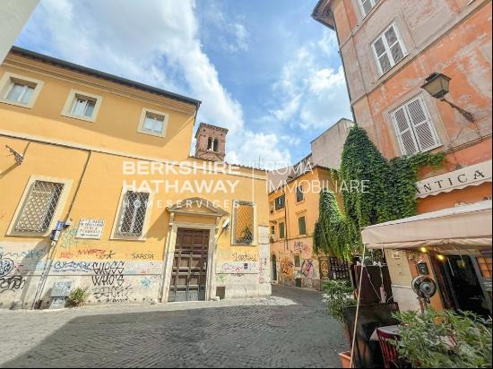 Piazza Santa Maria in Trastevere, Roma RM 00153