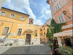 Piazza Santa Maria in Trastevere, Roma RM 00153