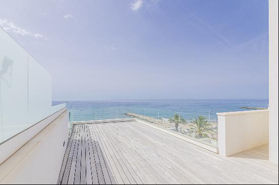 Exclusive Renovated Penthouse on the Seafront in Sitges