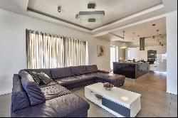 Fort Cambridge Luxurious Finish Duplex Apartment