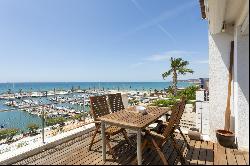 Corner house on the first line of the port of Sitges