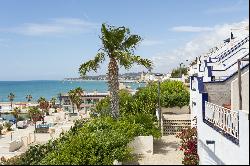 Corner house on the first line of the port of Sitges