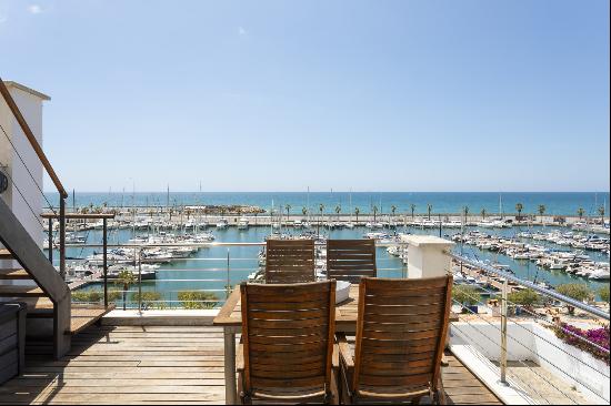 Corner house on the first line of the port of Sitges