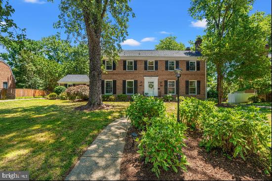 824 EMERALD DRIVE, ALEXANDRIA, VA, 22308, USA