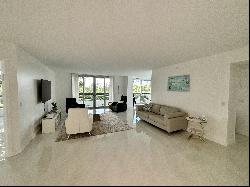 3500 Mystic Pointe Dr, #405, Aventura, FL