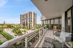 3610 Yacht Club Dr, #813, Aventura, FL