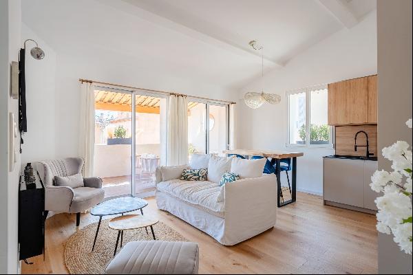 Cassis, City Center - Renovated 3-Room Apartment