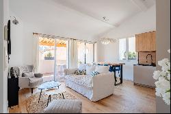 Cassis, City Center - Renovated 3-Room Apartment