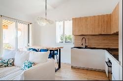 Cassis, City Center - Renovated 3-Room Apartment