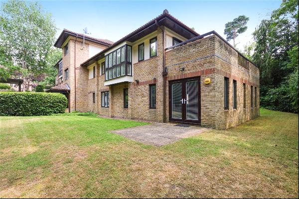 The Gables, Oxshott, Leatherhead, Surrey, KT22 0SD