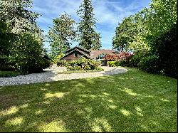 12410 Sunrise Dr NE, Bainbridge Island, WA 98110