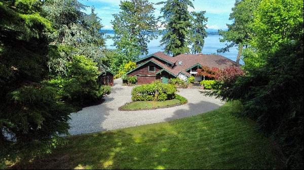 12410 Sunrise Dr NE, Bainbridge Island, WA 98110