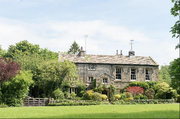 Stunning Grade II listed home with separate 3 bedroom cottage.