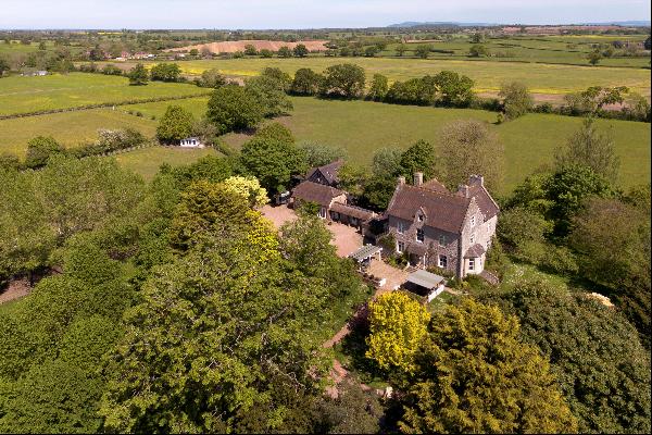 A wonderful former vicarage located in a peaceful and private position