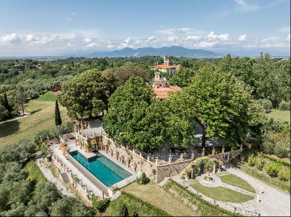 Majestic period villa not far from Pisa, with land and breathtaking views over the Tuscan 