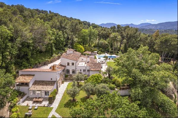 Stunning Estate with Tennis court in Mougins.