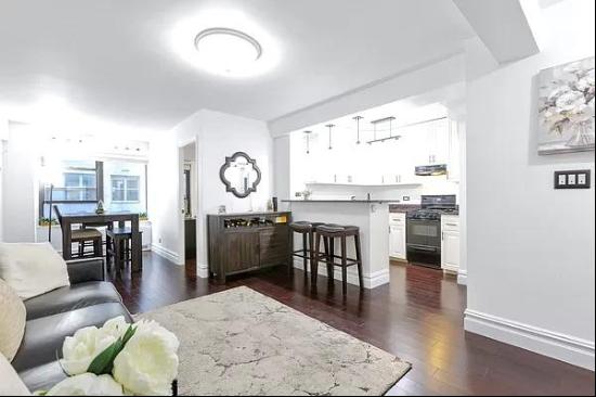 Renovated two bedroom condo in prime Midtown East location! This stunning home has unde