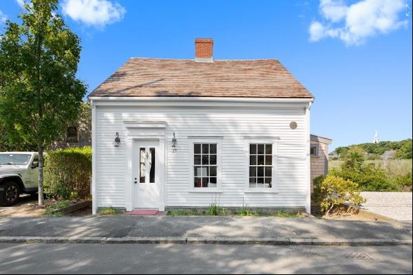 Recently renovated and set adjacent to Lily Pond Park, this 4-bedroom, 4-bathroom North Li