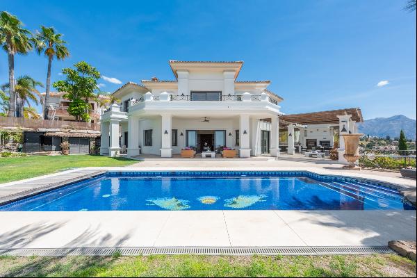 Great villa with panoramic and sea views in Los Arqueros