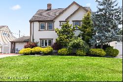 33 Russet Lane, Wantagh NY 11793