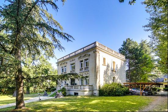 HISTORICAL MANSION - POOL AND OUTDOORS