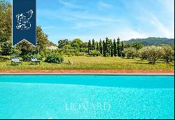 Prestigious property for sale on the hills next to the centre of Lucca, with olive groves 