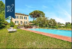 Prestigious property for sale on the hills next to the centre of Lucca, with olive groves 