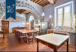 Prestigious property for sale on the hills next to the centre of Lucca, with olive groves 