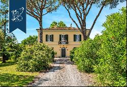 Prestigious property for sale on the hills next to the centre of Lucca, with olive groves 